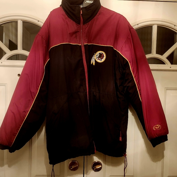 An authentic Washington Redskins jacket. - Picture 6 of 7